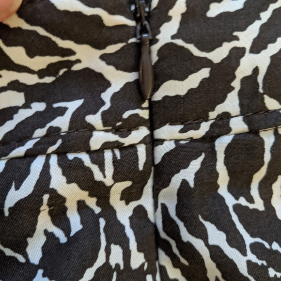 EUC Loft dark brown and white abstract print pencil skirt - Picture 6 of 8